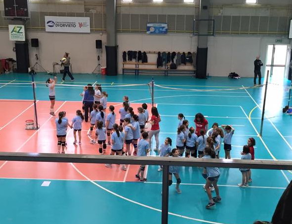 Bella giornata di sport al PalaPapini dove ha fatto tappa il circuito provinciale di Minivolley